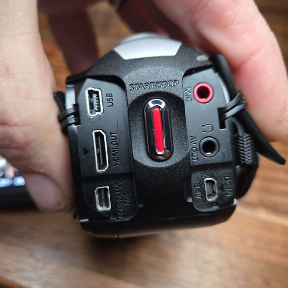 Canon Vixia HF R11 32 GB Camcorder TESTED WORKING 20x Zoom 3.0-60.0 mm Black C1 - Picture 9 of 16